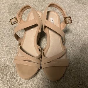 Kayleen by Los Angeles nude wedge heels